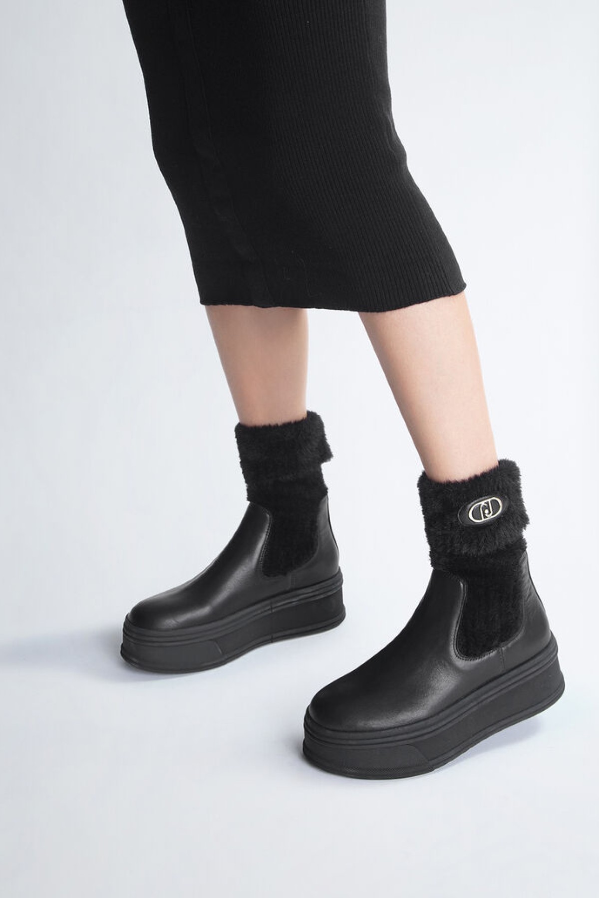 BLACK ANKLE BOOTS WITH WARM SOCK