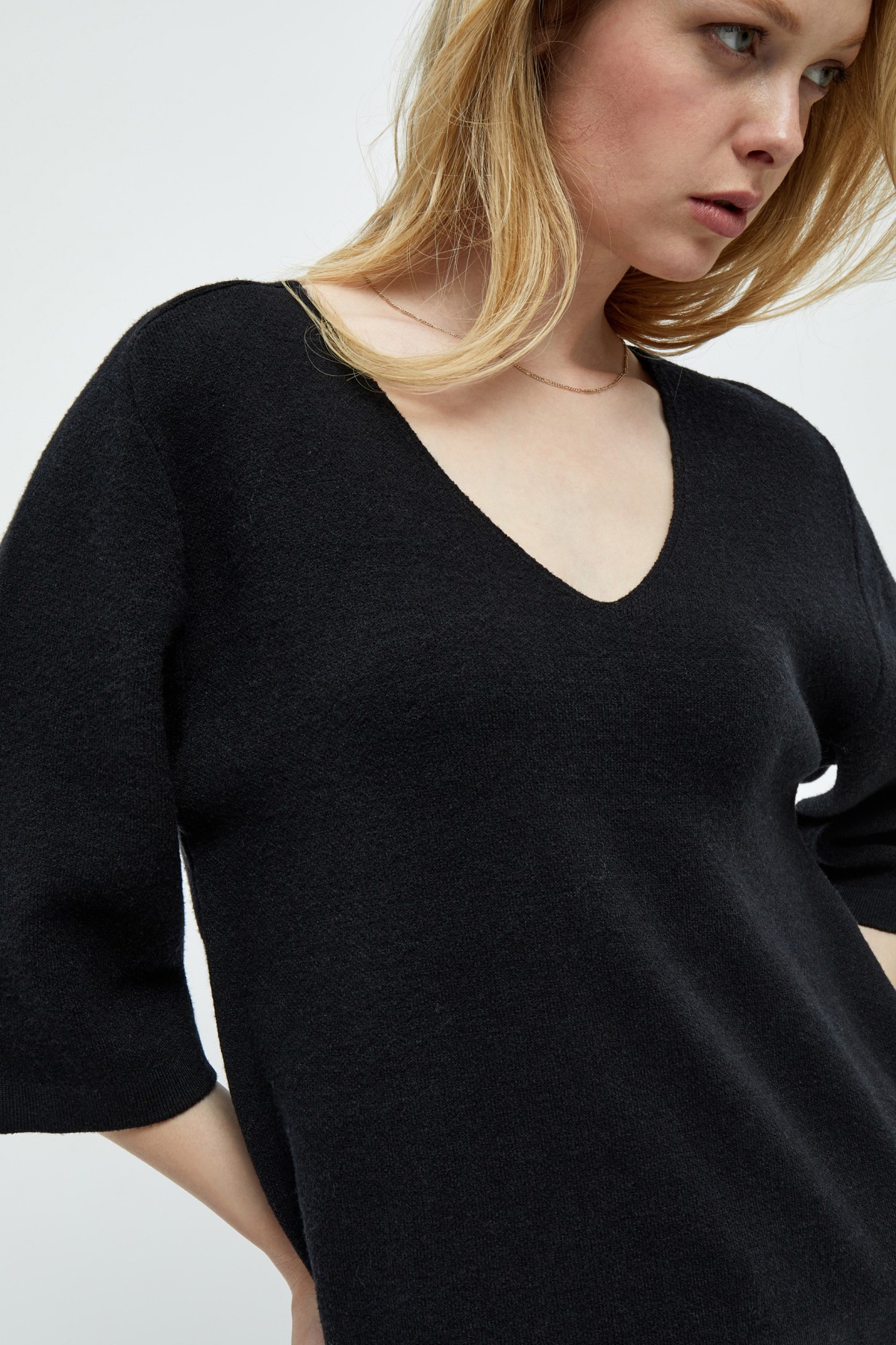 3/4 SLEEVE COSY SWEATER - TWO COLORS , BLACK AND WHITE