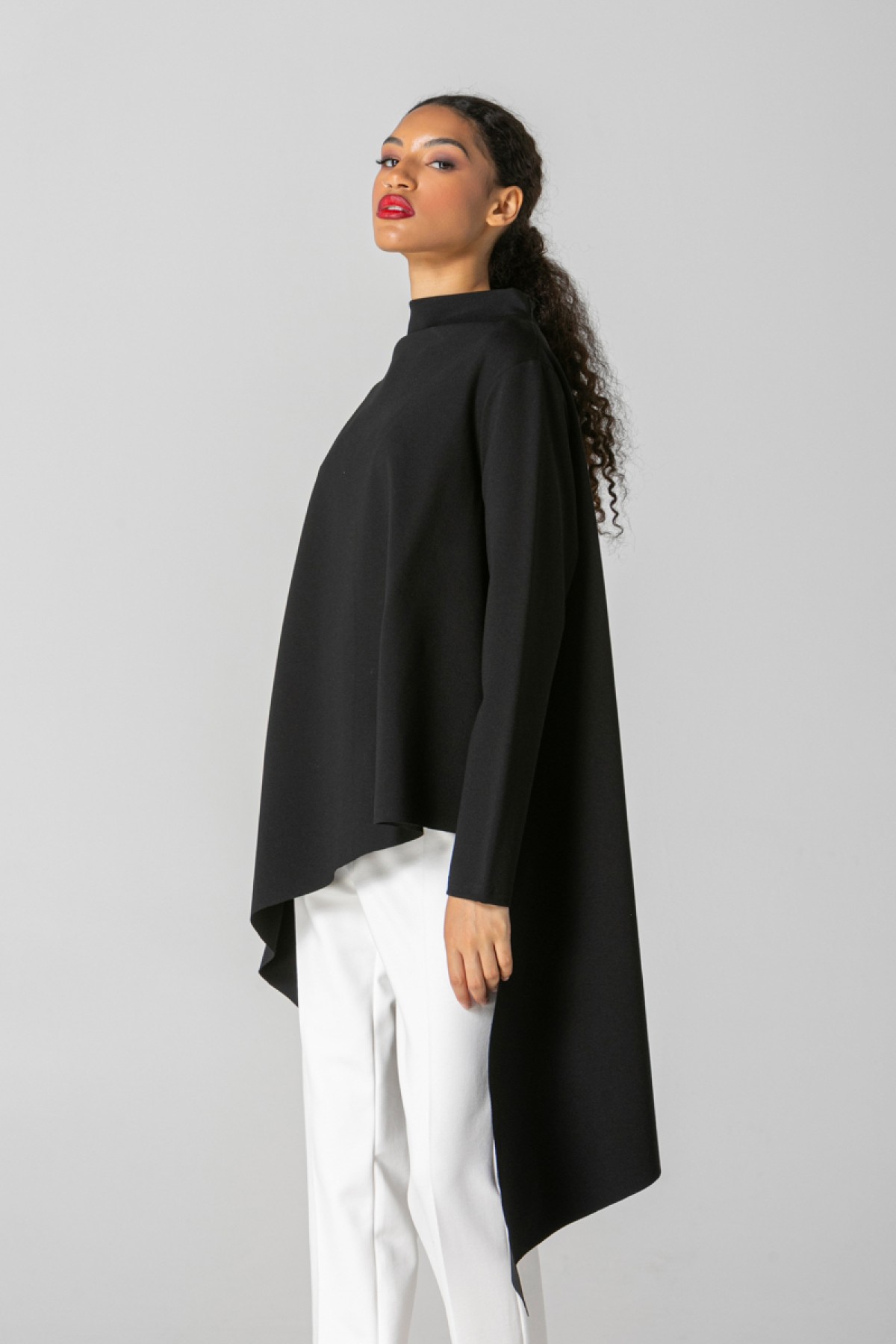 ASYMMETRIC  BLOUSE - TWO COLORS WHITE AND BLACK