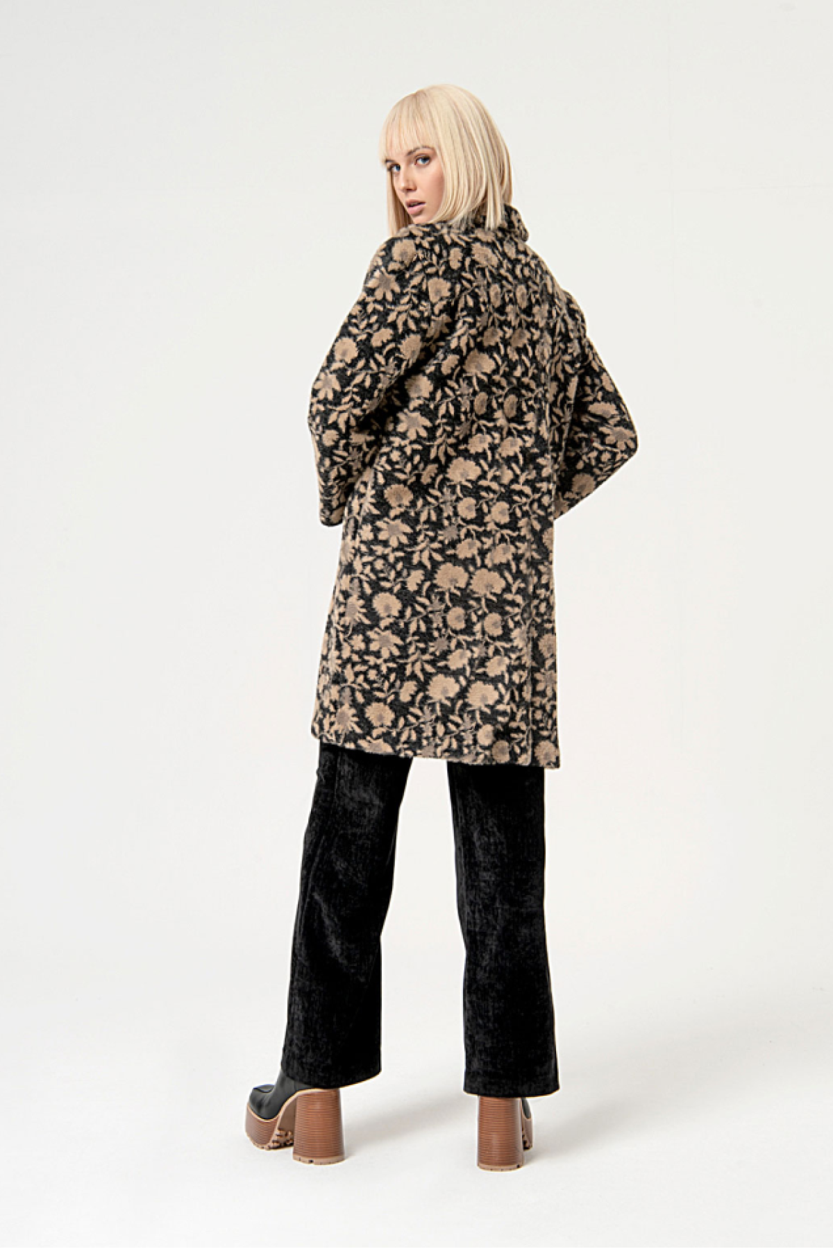 JACQUARD LONG COAT  AND FRONT POCKETS