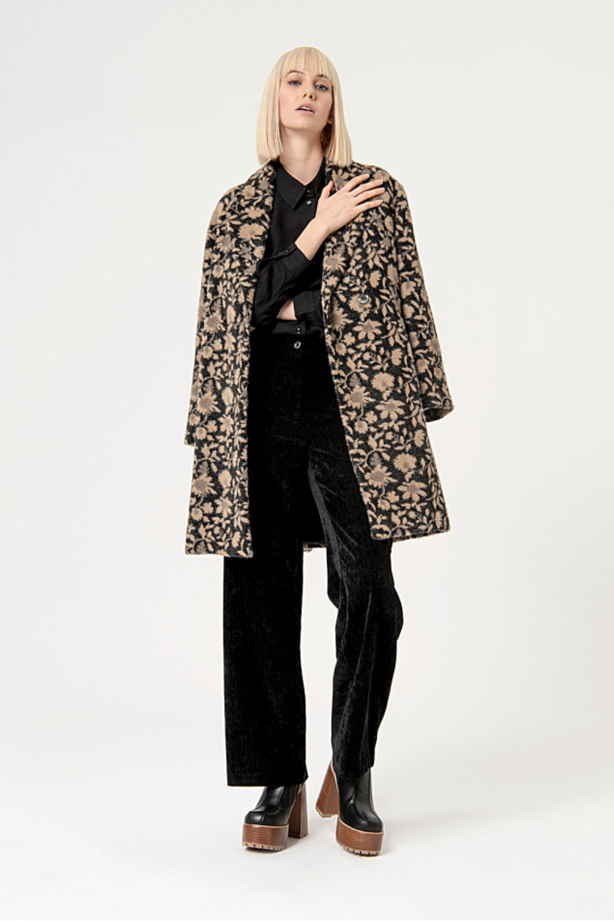 JACQUARD LONG COAT  AND FRONT POCKETS