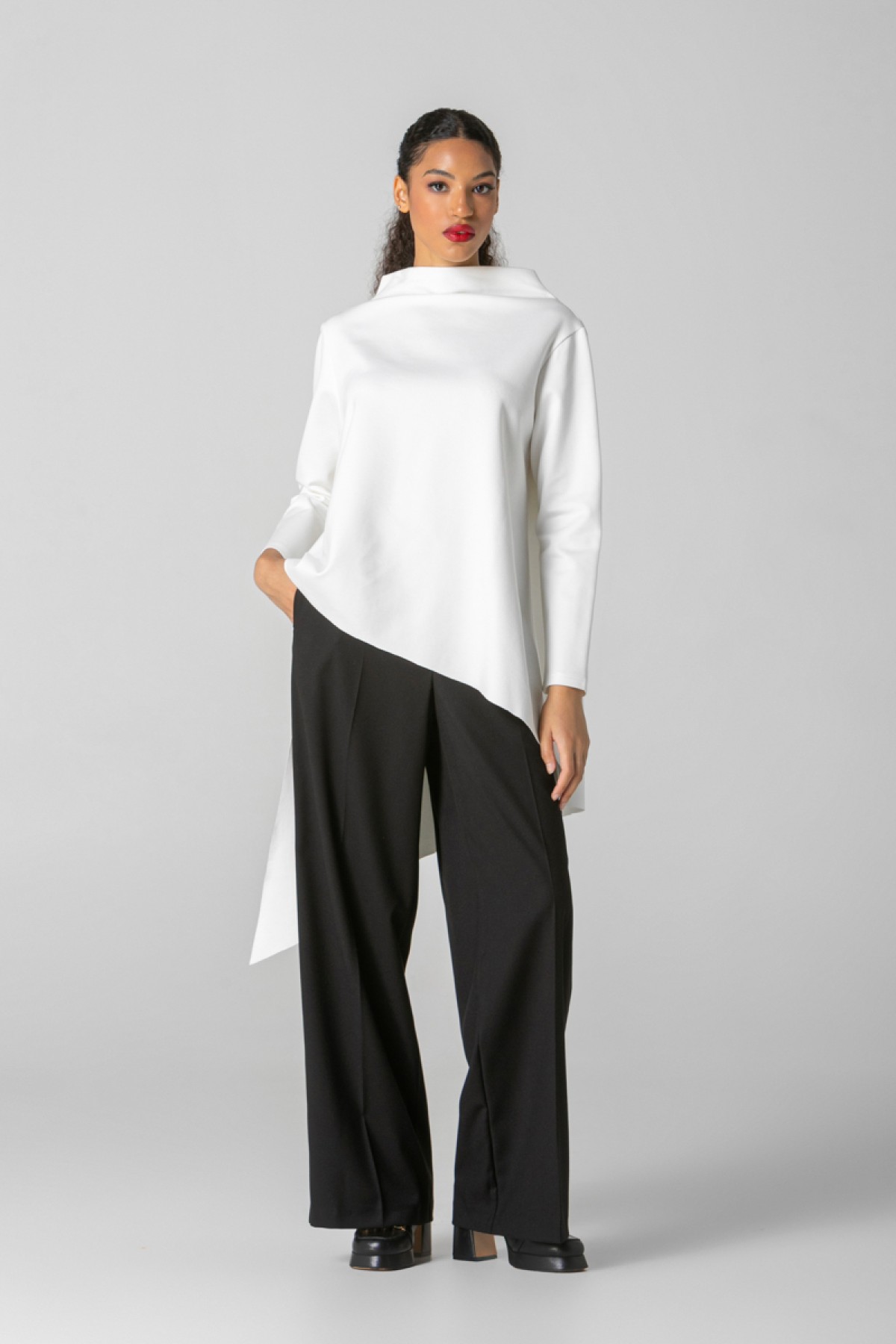 ASYMMETRIC  BLOUSE - TWO COLORS WHITE AND BLACK