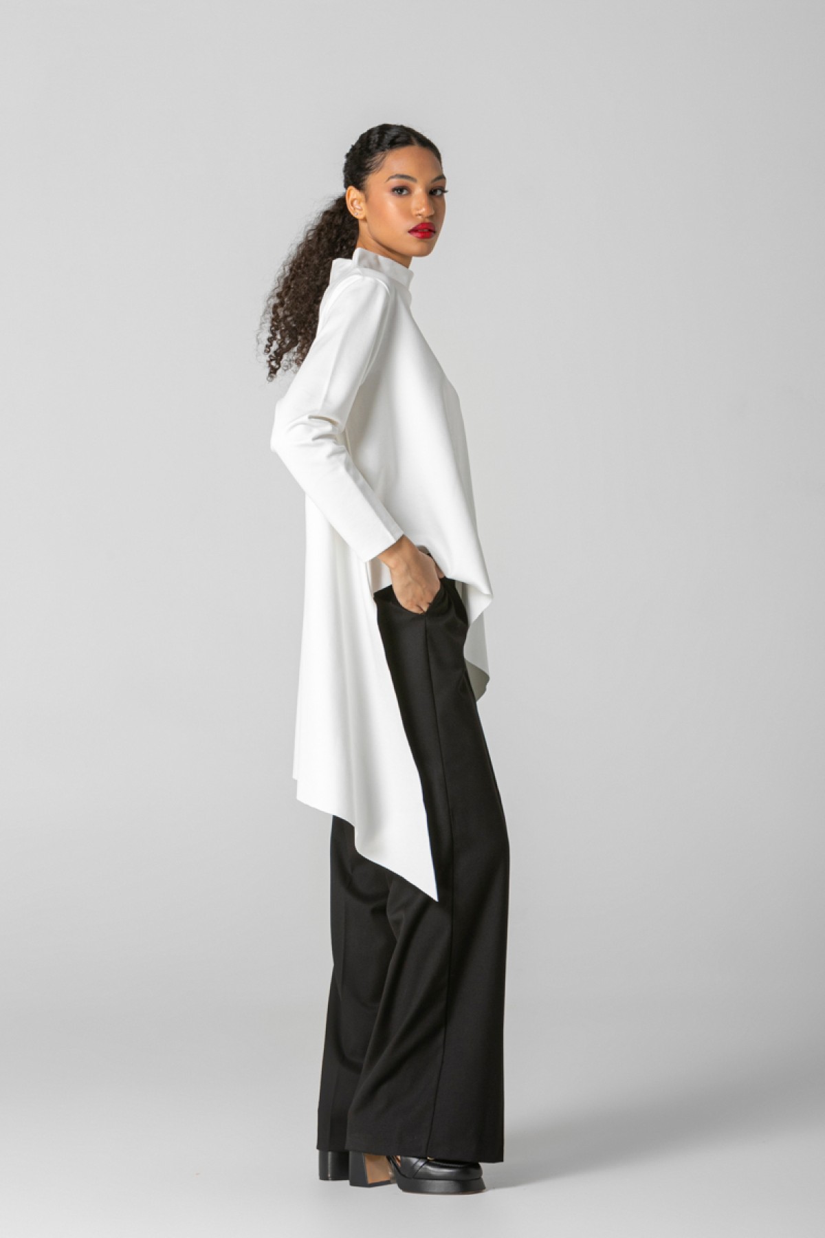 ASYMMETRIC  BLOUSE - TWO COLORS WHITE AND BLACK