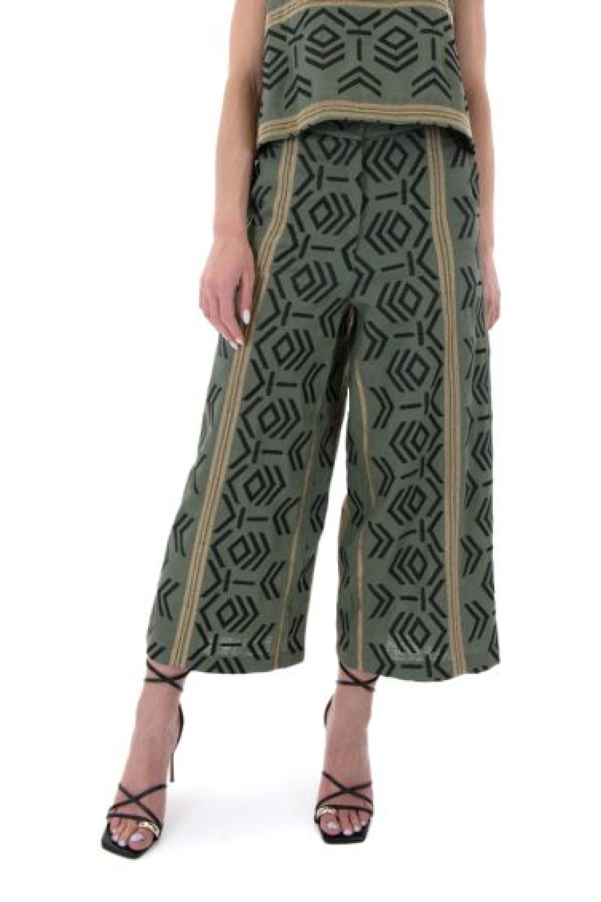 EMBROIDERED HIGH WAIST WIDE LEG CROP PANTS