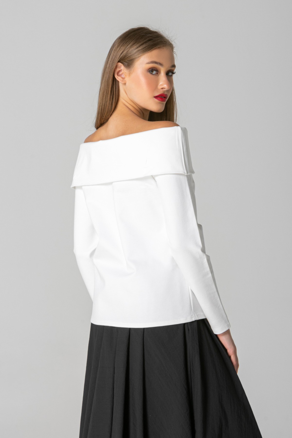 OFF SHOULDER TOP - TWO COLORS WHITE AND BLACK