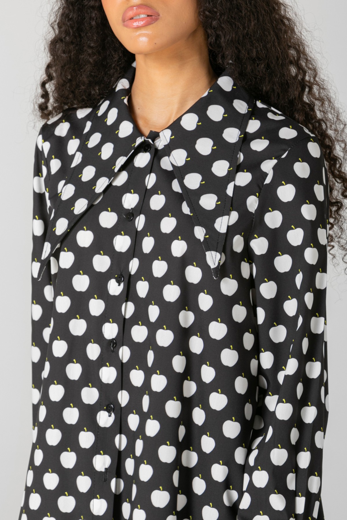 SHIRT WITH APPLE PRINT