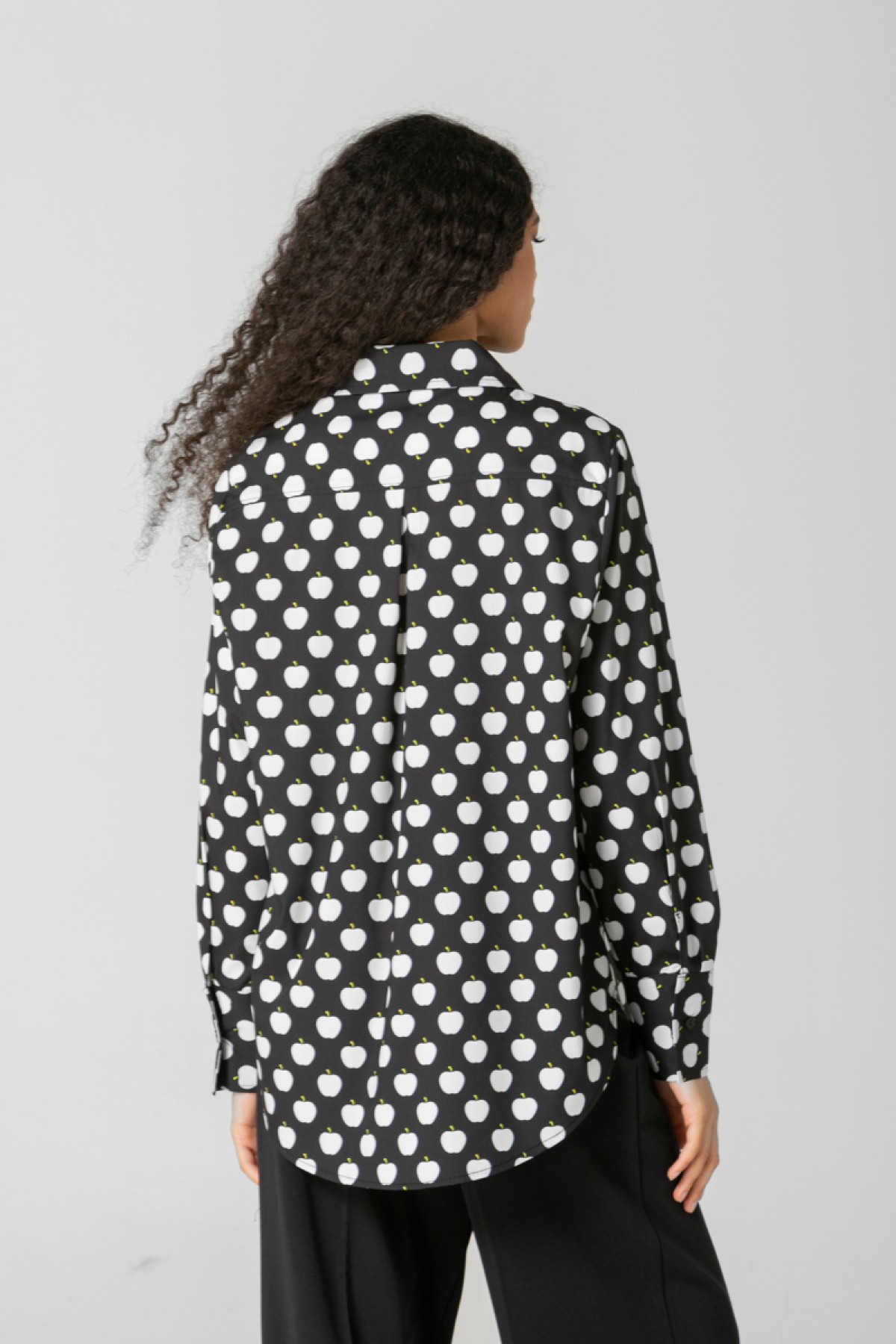 SHIRT WITH APPLE PRINT