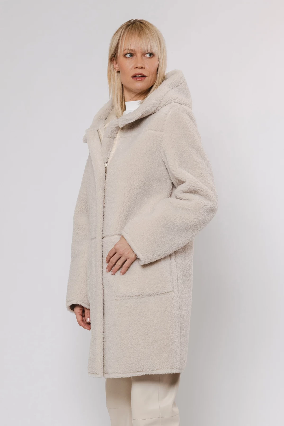 REVERSIBLE  FUR-COAT WITH HOOD THREE COLORS  BEIGE , WHITE AND GRAY