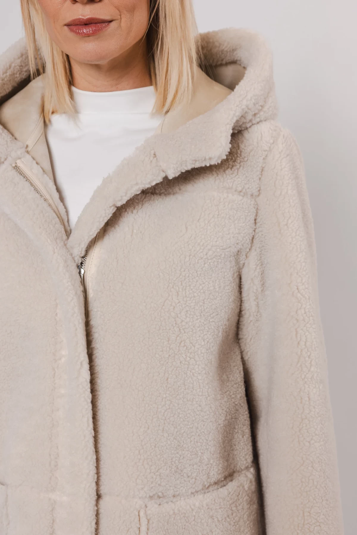 REVERSIBLE  FUR-COAT WITH HOOD THREE COLORS  BEIGE , WHITE AND GRAY