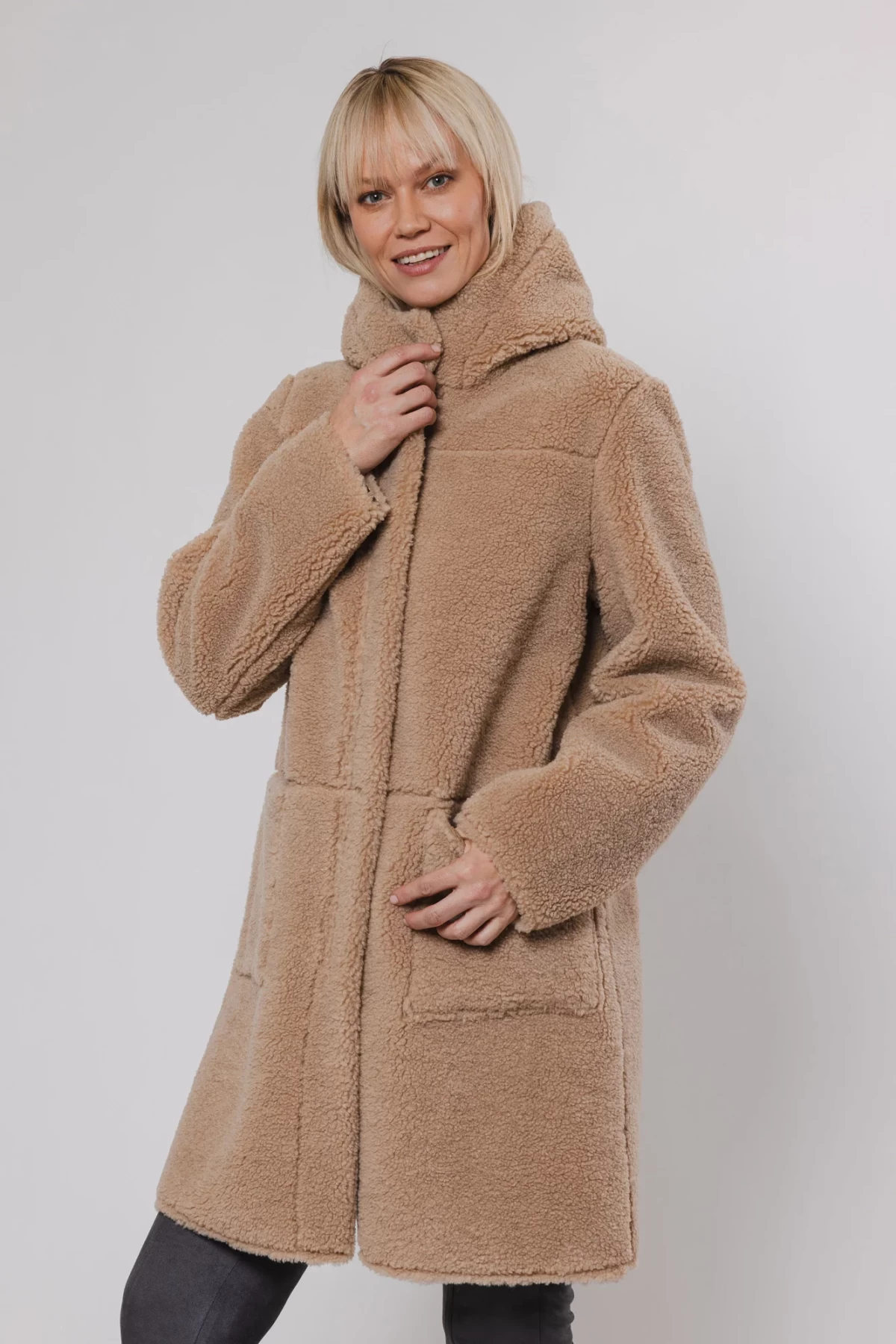 REVERSIBLE  FUR-COAT WITH HOOD THREE COLORS  BEIGE , WHITE AND GRAY