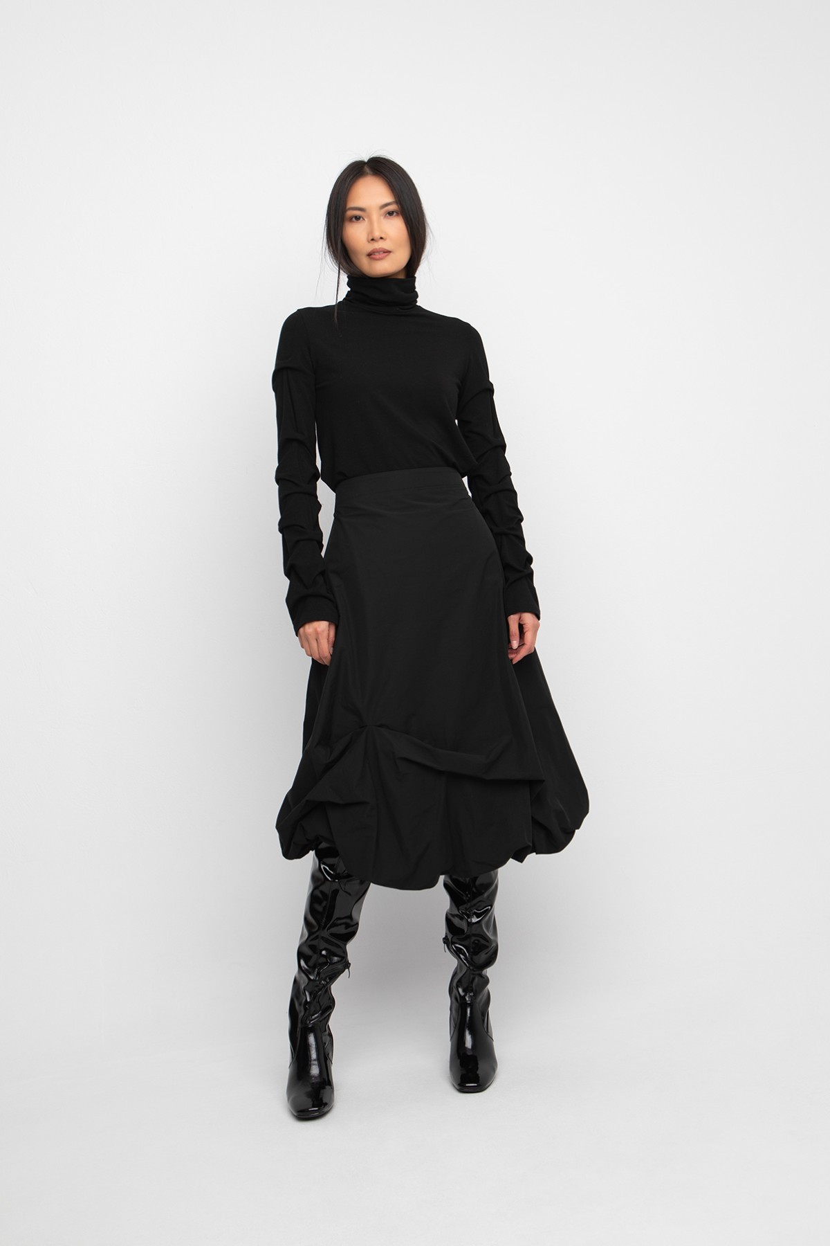 BLACK MIDI SKIRT