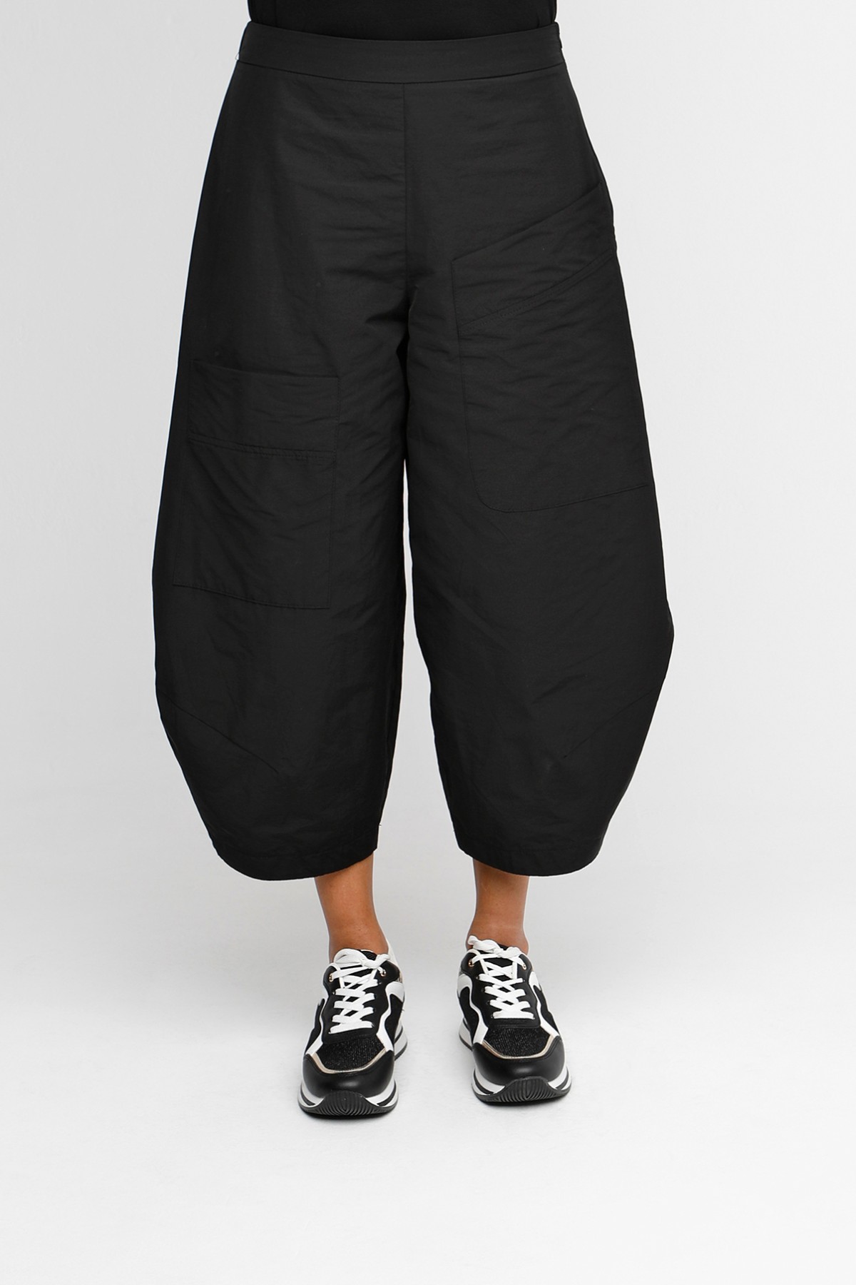 PANTS WITH AN ELASTIC WAIST BAND