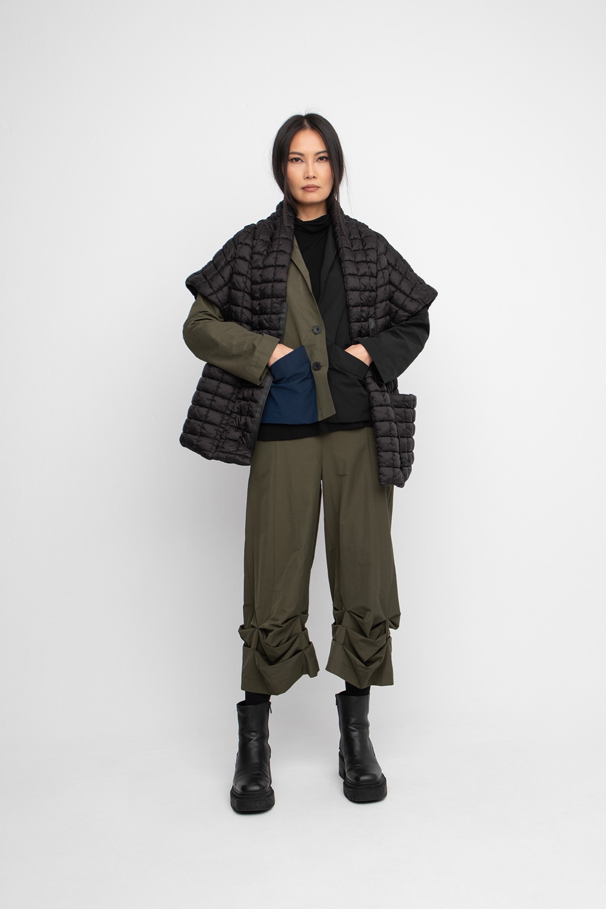 SHORT-SLEEVE  PUFFER  JACKET WITH FRONT POCKETS