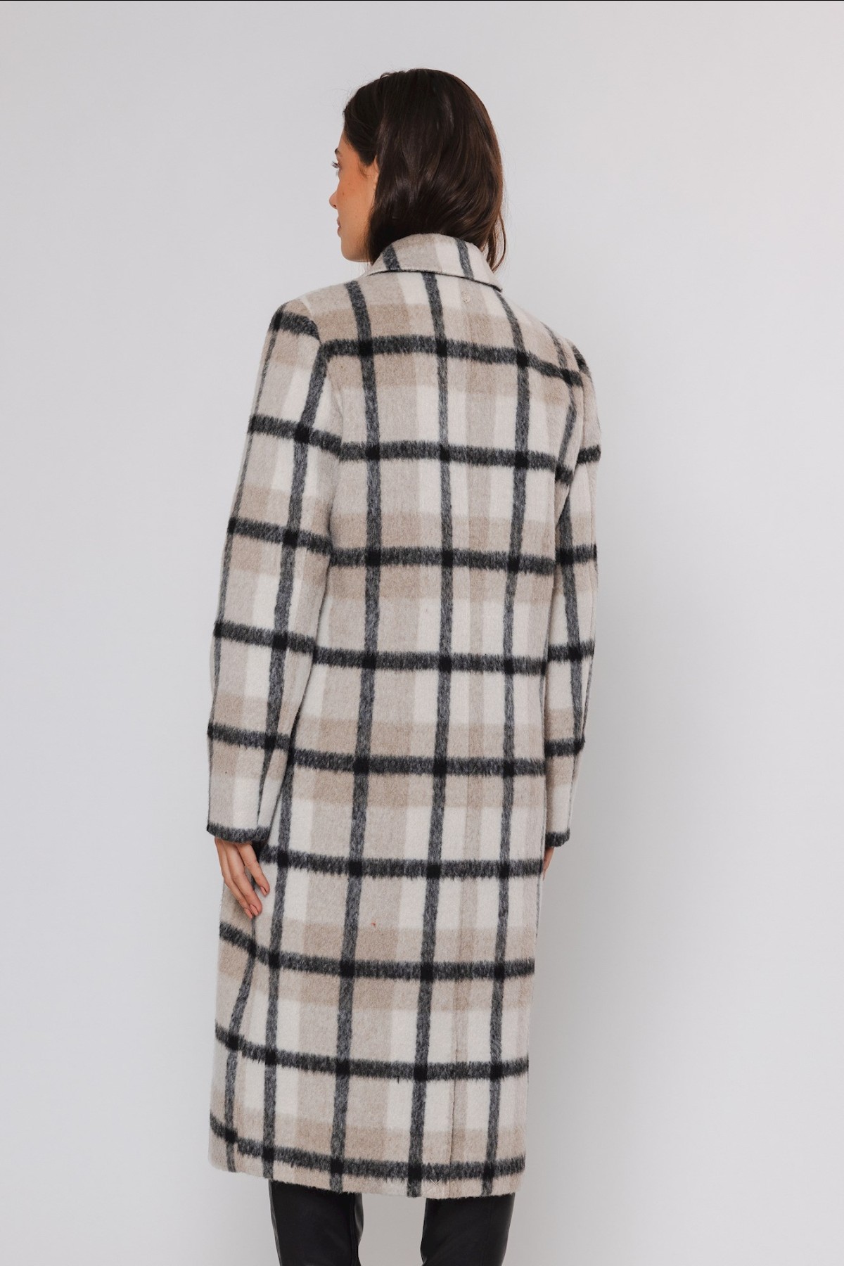 LONG  COAT IN A BEATIFUL CHECK PRINT