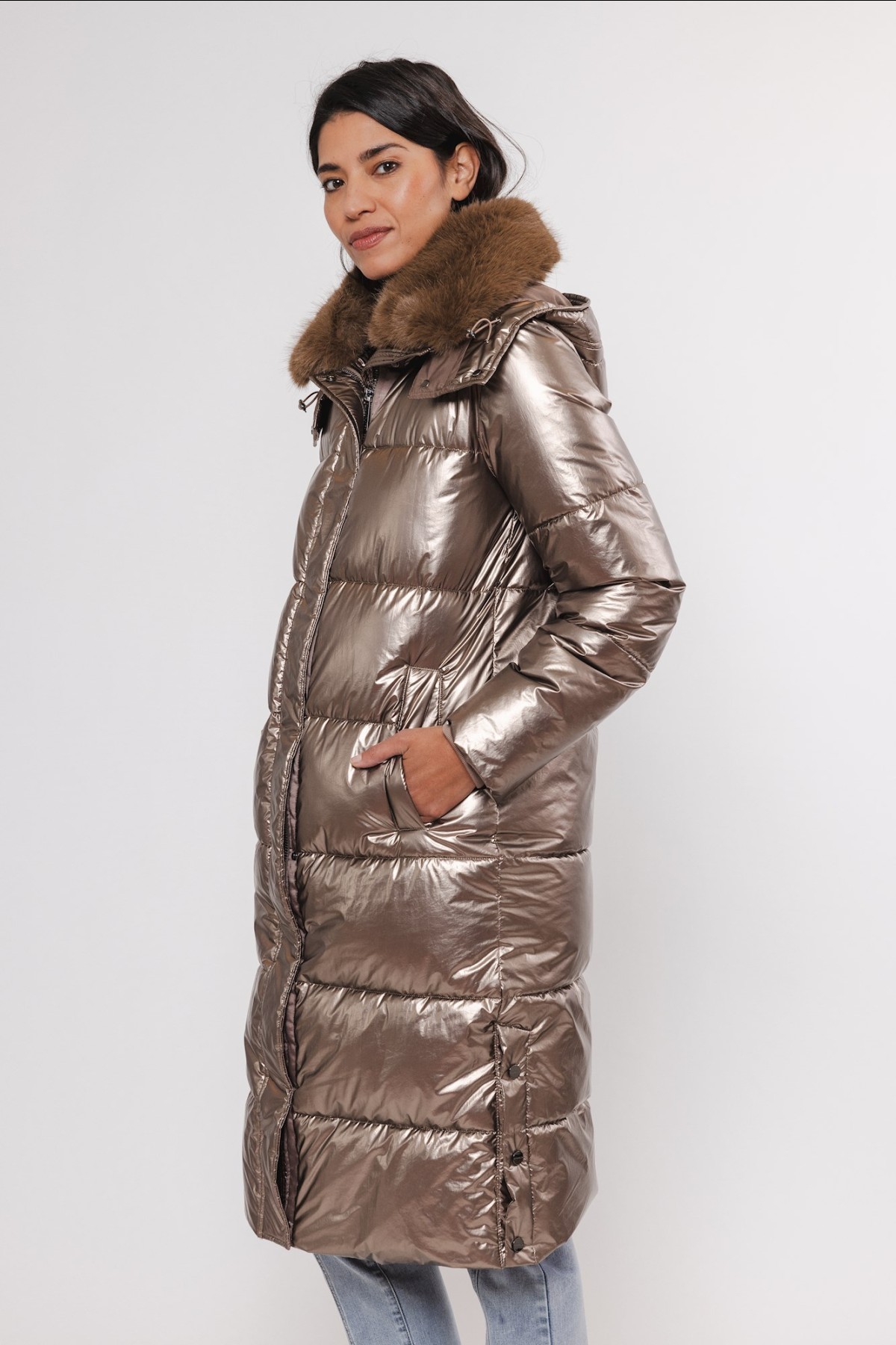 Bronze warm padded jacket with a detachable hood and adjustable side slits