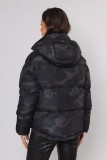 ARMY PRINT JACKET WITH A DETACHABLE HOOD.